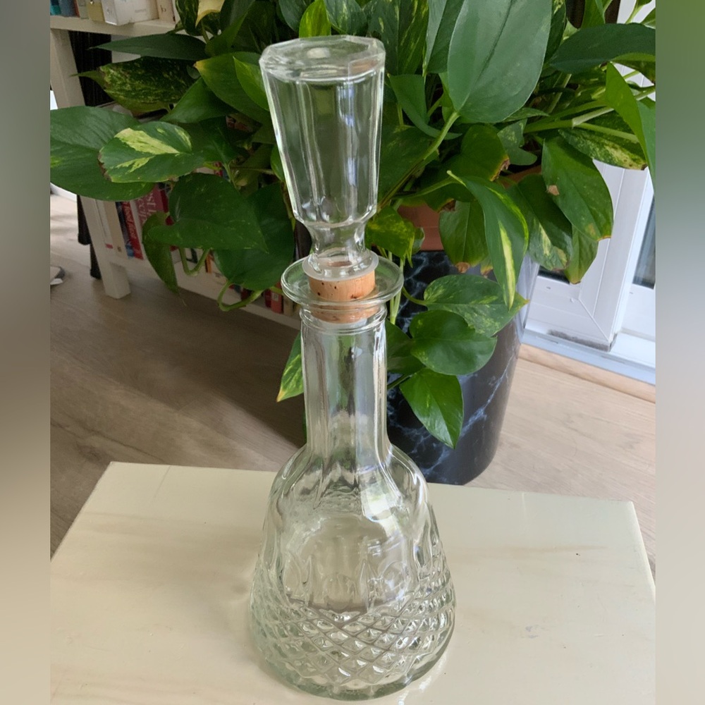 Vintage Glass Wine Decanter with Cork Stopper‎